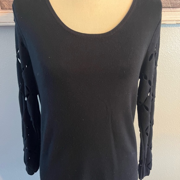 ♥️Roz & Ali Black Like New Woman’s Scoop Neckline Sweater Size Large - Picture 3 of 8